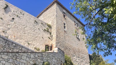 /international/fr/lauzerte-midi-pyrenees-310107738712/