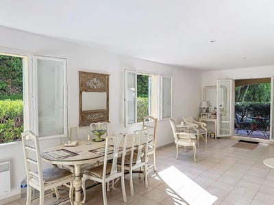 /international/fr/lorgues-provence-alpes-cote-d-azur-310108952944/