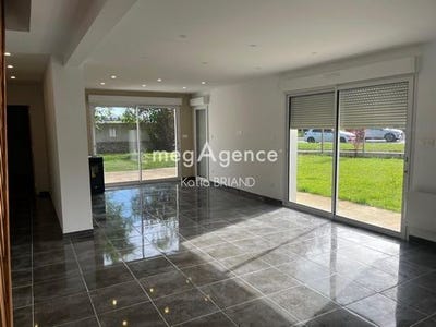 /international/fr/laval-pays-de-la-loire-310107527691/