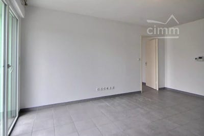 /international/fr/331-1298-avenue-pierre-mendes-france-nimes-languedoc-roussillon-310098892417/