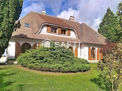 /international/fr/villeneuve-sur-yonne-burgundy-310102967119/