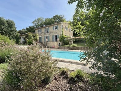 /international/fr/uzes-languedoc-roussillon-310108592920/