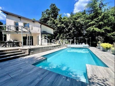 /international/fr/montferrand-le-chateau-franche-comte-310105946220/