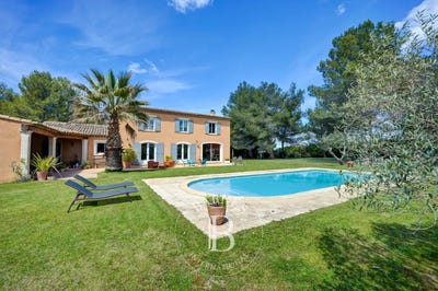 /international/fr/aix-en-provence-provence-alpes-cote-d-azur-310100496587/