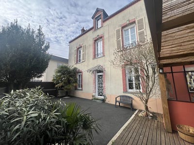 /international/fr/chateaubriant-pays-de-la-loire-310107623318/