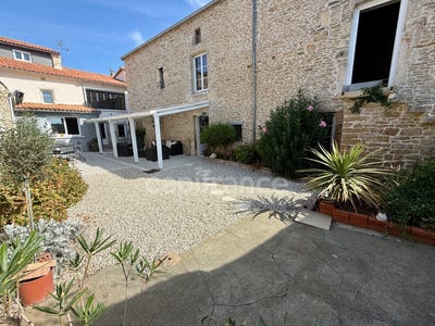 /international/fr/champdeniers-saint-denis-charente-310110055188/