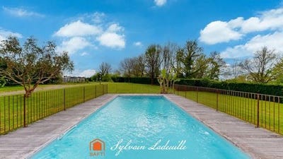 /international/fr/eyzies-aquitaine-310099076166/