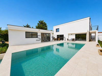 /international/fr/sernhac-languedoc-roussillon-310108276758/