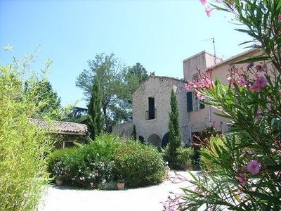 /international/fr/pezenas-languedoc-roussillon-310096699726/