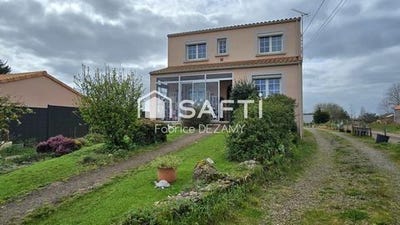/international/fr/chateau-guibert-pays-de-la-loire-310106749501/