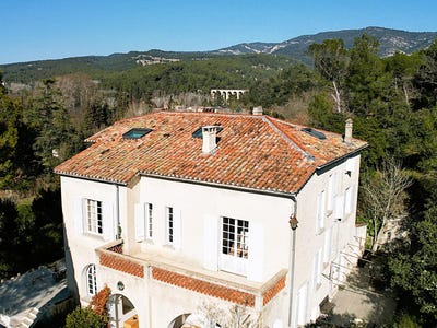 /international/fr/fontaine-de-vaucluse-provence-alpes-cote-d-azur-310100829696/?lang=fr