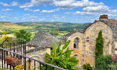 /international/fr/cordes-sur-ciel-midi-pyrenees-310107557821/