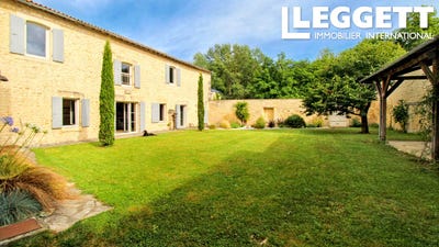 /international/fr/saint-jean-d-angely-charente-310098440694/