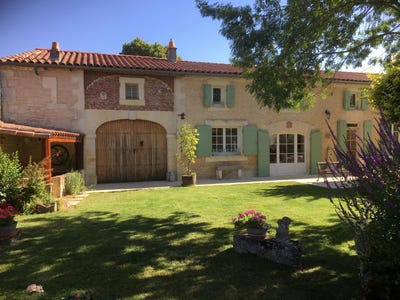 /international/fr/aumagne-charente-310100860343/