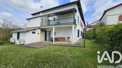 /international/fr/la-bastide-clairence-aquitaine-310107088686/