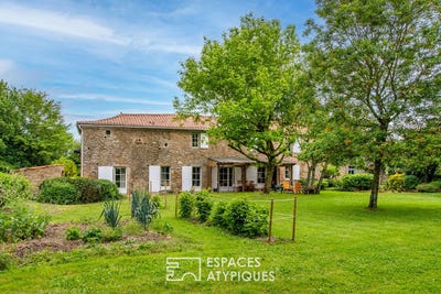 /international/fr/vendrennes-pays-de-la-loire-310107949556/