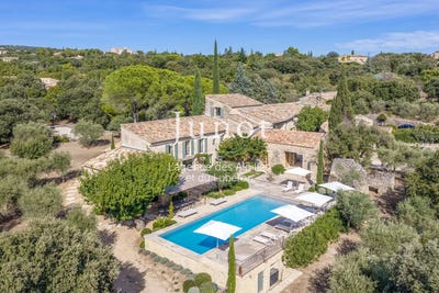 /international/fr/gordes-provence-alpes-cote-d-azur-310120032825/