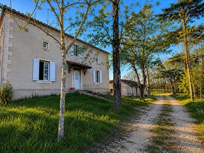 /international/fr/monflanquin-aquitaine-310108317328/