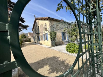 /international/fr/gencay-charente-310106914549/