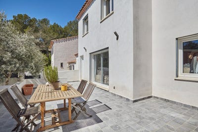 /international/fr/rousset-provence-alpes-cote-d-azur-310109642366/