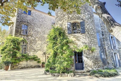 /international/fr/uzes-languedoc-roussillon-120094913888/