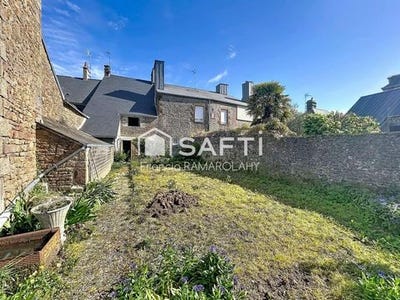 /international/fr/saint-denis-de-gastines-pays-de-la-loire-310108530720/