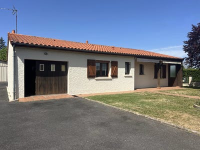 /international/fr/lussac-les-chateaux-charente-310106939231/