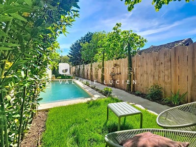 /international/fr/saint-remy-de-provence-provence-alpes-cote-d-azur-310108188381/