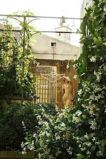 /international/fr/lambesc-provence-alpes-cote-d-azur-310099918551/