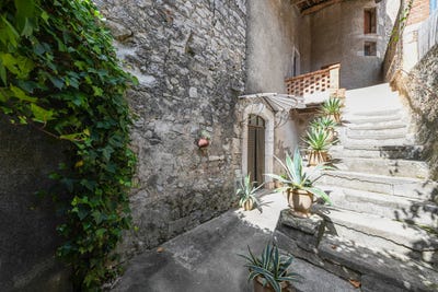 /international/fr/lussan-languedoc-roussillon-310102517194/
