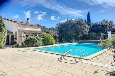 /international/fr/uzes-languedoc-roussillon-310101249814/?lang=en