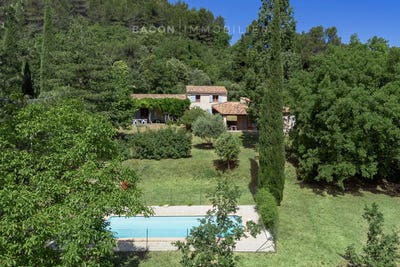 /international/fr/menerbes-provence-alpes-cote-d-azur-310108265580/