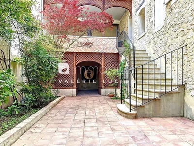 /international/fr/noves-provence-alpes-cote-d-azur-310098974272/