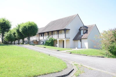 /international/fr/saint-pere-burgundy-310108870947/