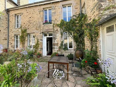 /international/fr/dinan-brittany-310101734475/