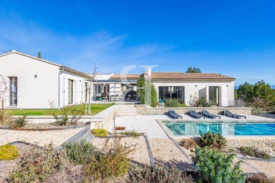 /international/fr/gordes-provence-alpes-cote-d-azur-310119798809/