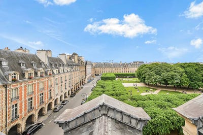 /international/fr/4th-marais-place-des-vosges-ile-st-louis-hh-15433158-paris-ile-de-france-310100959773/?lang=en