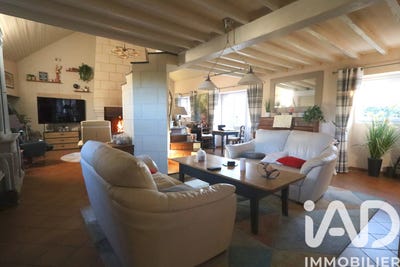 /international/fr/murs-erigne-pays-de-la-loire-310103685028/