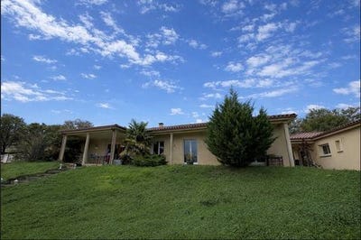/international/fr/lissac-et-mouret-midi-pyrenees-310104804506/