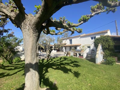 /international/fr/arles-hh-15354565-arles-provence-alpes-cote-d-azur-310100952842/?lang=fr
