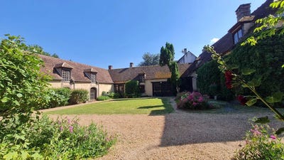 /international/fr/maintenon-centre-val-de-loire-310108994435/