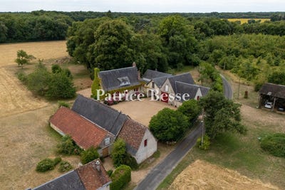 /international/fr/tours-centre-val-de-loire-310098703274/