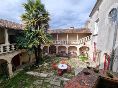 /international/fr/la-rochefoucauld-en-angoumois-charente-310098711301/?lang=es