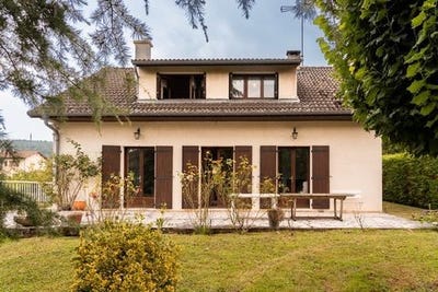 /international/fr/la-roche-vineuse-burgundy-310100363440/