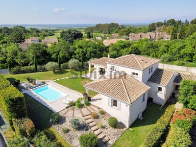 /international/fr/arpaillargues-et-aureillac-languedoc-roussillon-310108483052/