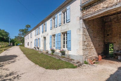 /international/fr/rouillac-charente-310103769996/