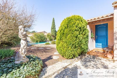 /international/fr/montbrun-des-corbieres-languedoc-roussillon-310108602896/