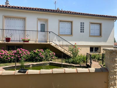 /international/fr/fontenay-le-comte-pays-de-la-loire-310109639202/