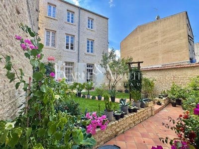 /international/fr/fontenay-le-comte-pays-de-la-loire-310102910704/