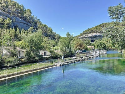 /international/fr/fontaine-de-vaucluse-provence-alpes-cote-d-azur-310100993717/?lang=zh-cn